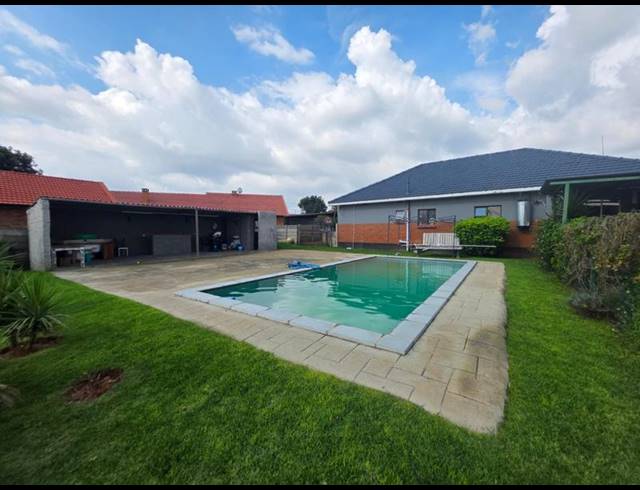 3 BEDROOM HOUSE FOR SALE IN GREENHILLS